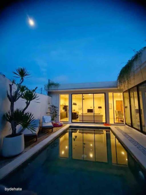 The R Villa Kaba - Incl. Motorbikes Seminyak Exterior foto